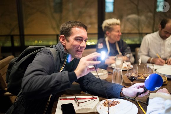 A savoir Cédric Faiche.

Exclusif - Cédric Faiche BFMTV - Les Chevaliers du Fiel (Eric Carrière et Francis Ginibre) lors de la finale du championnat du monde de cassoulet à New York. Le 24 février 2020
© Tiziano Da Silva / Bestimage