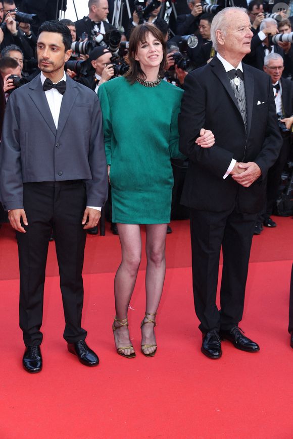 L’actrice a brillé dans une robe vert émeraude signée Saint Laurent, symbole de son style audacieux.

Riz Ahmed, Charlotte Gainsbourg et Bill Murray assistent au tapis rouge de "The Phoenician Scheme" lors de la 78ème édition du Festival de Cannes au Palais des Festivals le 18 mai 2025 à Cannes, France. Photo par Jerome Domine/ABACAPRESS.COM