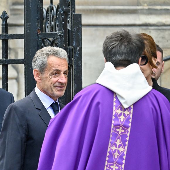 Nicolas Sarkozy et son épouse Carla Bruni aux funérailles de B. Chirac à la basilique Sainte-Clotilde à Paris (7e) le 12 juin 2026. L’ancienne première dame de France est décédée le 5 juin 2026 à l’âge de 93 ans. 
© Jacovides / Liewig / Bestimage