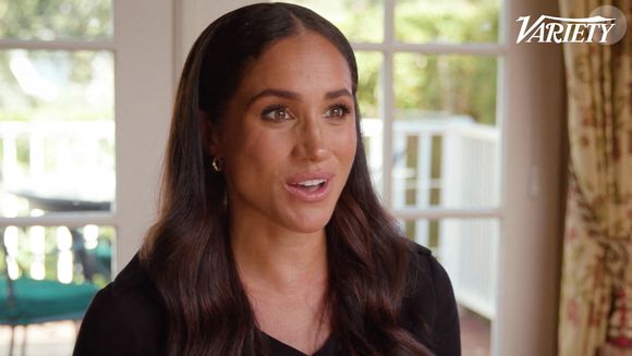 Meghan Markle révèle son goût prononcé pour le Scrabble dans une vidéo pour le magazine "Variety". Le 19 octobre 2022 (JLPPA / Bestimage).