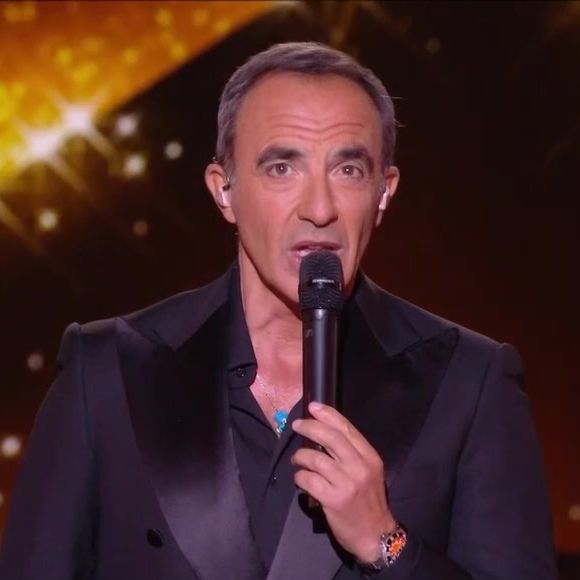 Nikos Aliagas a annoncé une grande nouvelle aux élèves de la Star Academy. 

Nikos Aliagas sur le plateau de la Star Academy.
Photo : Capture d'écran TF1/Star Academy