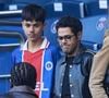 Depuis quelque temps, Léon Debbouze joue pour les équipes de jeunes du PSG
Jamel Debbouze et son fils Léon - Célébrités dans les tribunes de la demi-finale retour de Ligue des champions entre le PSG face au Borussia Dortmund (0-1) au Parc des Princes à Paris le 7 mai 2024. © Cyril Moreau/Bestimage