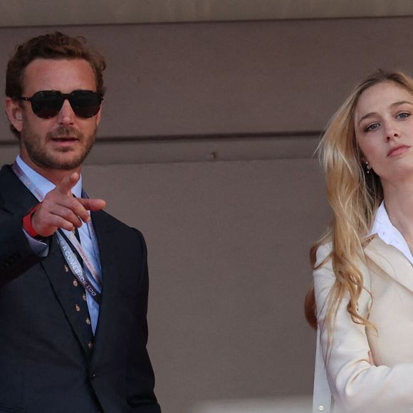 Pierre Casiraghi et sa femme Beatrice Borromeo - 6ème Monaco E-Prix à Monaco, le 6 mai 2023. Nick Cassidy (Envision Racing) s’est imposé à Monaco devant le Néo-Zélandais Mitch Evans (Jaguar TCS Racing), arrivé second, et le Britannique Jake Dennis (Avalanche Andretti), 3eme. Nick Cassidy prend la tête du championnat. Le championnat de Formule E est une compétition automobile, organisée par la FIA, mettant en scène uniquement des monoplaces 100% électriques. Le premier E Grand Prix a eu lieu à Pekin en septembre 2014. © Claudia Albuquerque/Bestimage