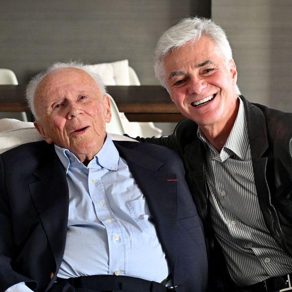 Cyril Viguier écrit d'ailleurs sur X : "'Rire avec Bouvard' hier à Cannes ! Un grand privilège dans cette époque anxiogène. Visite amicale et conversation animée avec mon jeune camarade de 96 ans quand même ! Formidable Philippe Bouvard". 

Exclusif - Philippe Bouvard, journaliste français, écrivain, homme de radio et de télévision, à son domicile, en interview télé avec le journaliste producteur Cyril Viguier à Cannes, le 27 février 2025.

© Bruno Bebert/Bestimage
