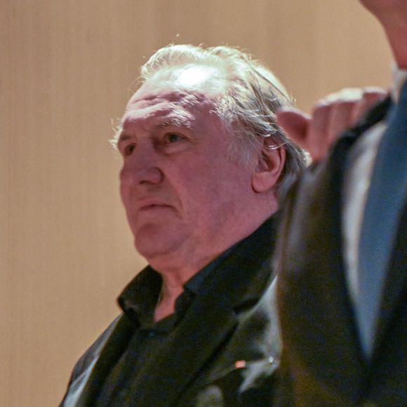 Une célèbre actrice évacuée du procès de Gérard Depardieu

L'acteur français Gérard Depardieu arrive, avec son avocat Jérémie Assous, à l'ouverture de son procès pour agressions sexuelles sur deux femmes, au tribunal correctionnel de Paris, France. © Yehiel Chekroune/Bestimage