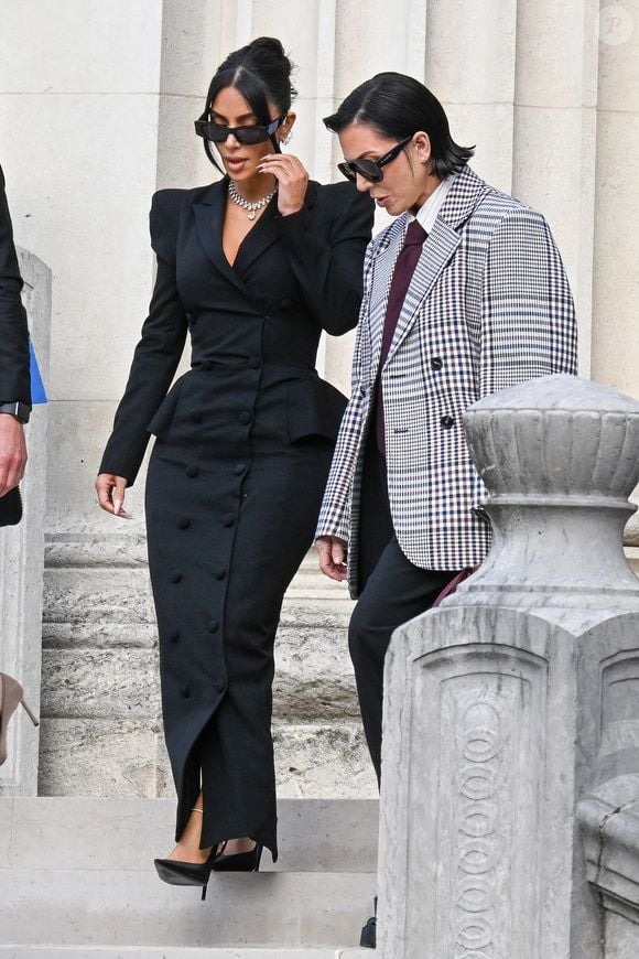 Kim Kardashian et sa mère Kris Jenner - La star américaine Kim Kardashian à la sortie du procès de la rue tronchet des "Papys braqueurs" au palais de justice de Paris, France, le 13 mai 2025. © Bestimage