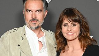 "Je veux simplement qu’ils comprennent" : Faustine Bollaert et Maxime Chattam ont fait un choix non négociable pour leurs enfants, en lien avec leurs métiers