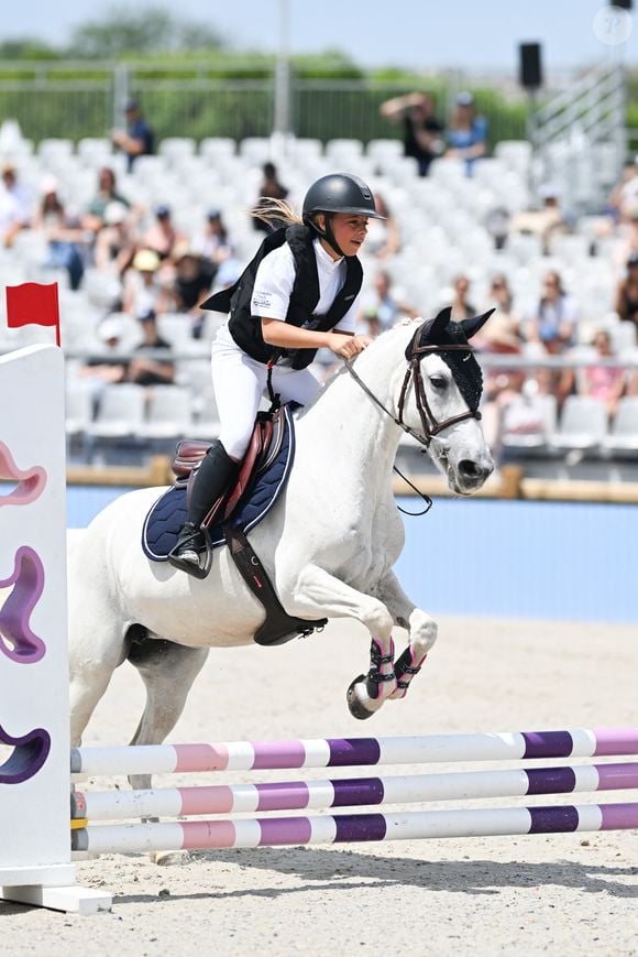 Giulia Sarkozy sur Valentine lors de la coupe Kids Cup L'Envol lors du Longines Paris Eiffel Jumping le 20 juin 2025

Perusseau / Veeren / Bestimage