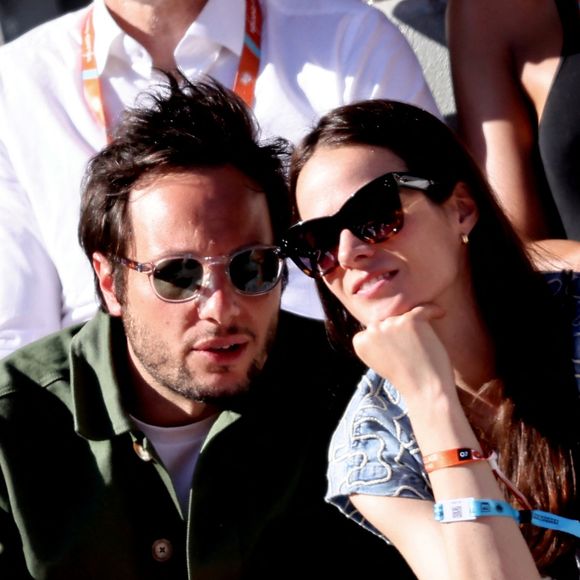 Vianney et sa femme Catherine Robert - Célébrités dans les tribunes des Internationaux de France de tennis de Roland Garros 2024 à Paris le 7 juin 2024.  © Jacovides-Moreau/Bestimage