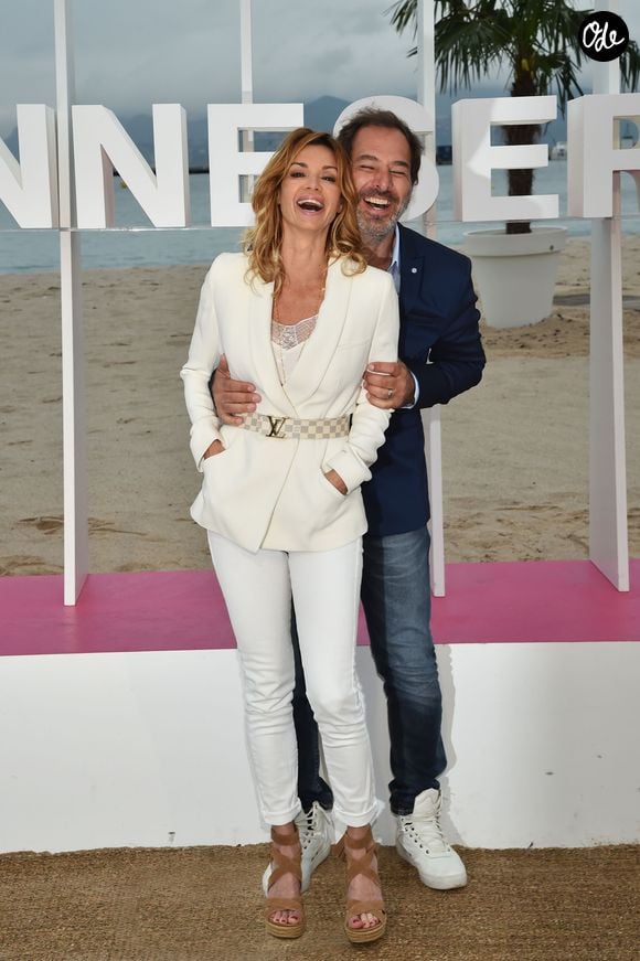"Je me sentais grand, je me sentais libre, je me sentais tellement bien… partager ce moment unique de toute une vie avec mon père… je ne l’oublierai jamais…"

Ingrid Chauvin et Thierry Peythieu durant un photocall pour la 1ère édition du festival Canneseries, à Cannes, sur la plage du Gray d'Albion, le 9 avril 2018 .
© Bruno Bebert / Bestimage