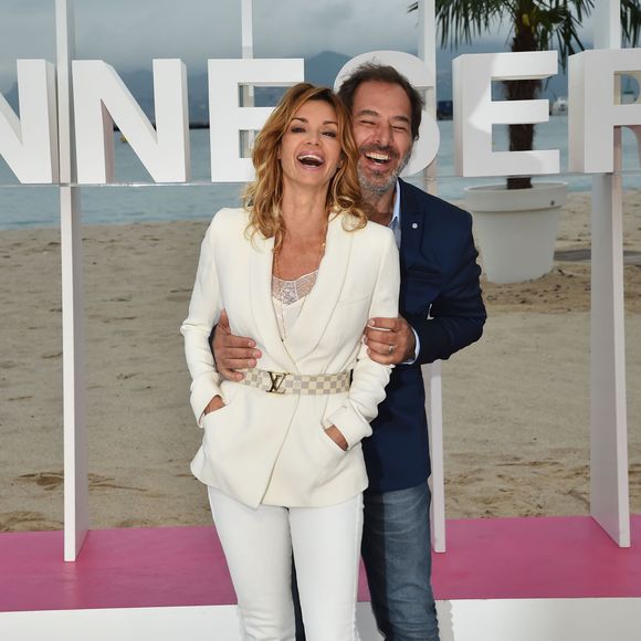 "Je me sentais grand, je me sentais libre, je me sentais tellement bien… partager ce moment unique de toute une vie avec mon père… je ne l’oublierai jamais…"

Ingrid Chauvin et Thierry Peythieu durant un photocall pour la 1ère édition du festival Canneseries, à Cannes, sur la plage du Gray d'Albion, le 9 avril 2018 .
© Bruno Bebert / Bestimage