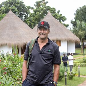 À la disparition de son père, Yannick Noah héritait d'une propriété à Yaoundé, au Cameroun

L'ancien sportif de tennis, Yannick Noah dans son village Noah, à Yaoundé, Cameroun. © Stéphane Lemouton/Bestimage