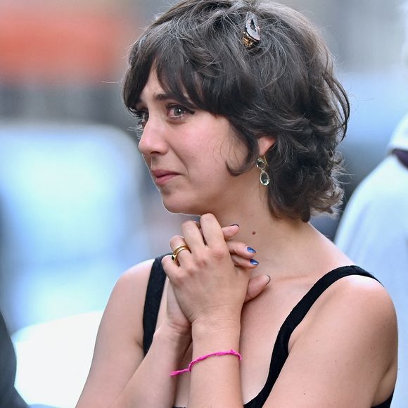 TF1 a diffusé trois jours plus tard un documentaire réalisé par sa femme, Audrey Crespo-Mara.

Ninon Ardisson assistant aux funérailles de Thierry Ardisson à l'église Saint Roch à Paris, France, le 17 juillet 2025. Photo par Franck Castel/ABACAPRESS.COM