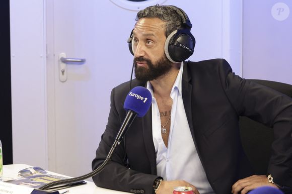 Exclusif - Cyril Hanouna sur le plateau de de l’émission « On Marche Sur La Tête » présentée par C.Hanouna et diffusée en direct sur Europe 1 à Paris le 29 avril 2025. © Jack Tribeca/Bestimage