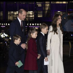 Le prince William et Kate Middleton et leurs enfants, le prince George, la princesse Charlotte et le prince Louis, arrivent à un service de chants de Noël à l'abbaye de Westminster à Londres, Royaume-Uni, le 08 décembre 2023. Photo by Stephen Lock / i-Images/ABACAPRESS.COM