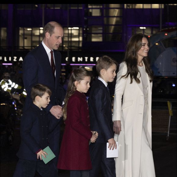 Le prince William et Kate Middleton et leurs enfants, le prince George, la princesse Charlotte et le prince Louis, arrivent à un service de chants de Noël à l'abbaye de Westminster à Londres, Royaume-Uni, le 08 décembre 2023. Photo by Stephen Lock / i-Images/ABACAPRESS.COM