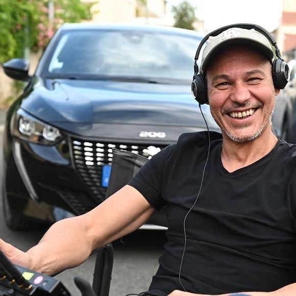Le realisateur Gaël Leforestier - Tournage de la fiction inédite "Arnaud Ducret dans tous ses états" - Séquence BPI / "Bas Potentiel Intellectuel". © Guillaume Gaffiot/Bestimage