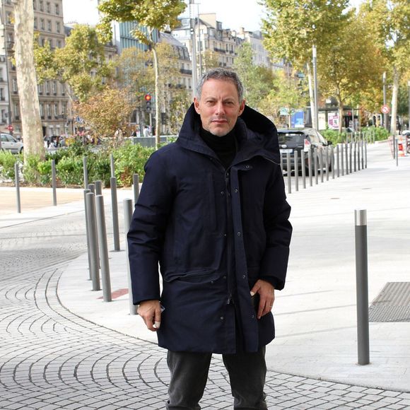 Exclusif - Marc-Olivier Fogiel quitte les studios de RTL à Paris le 17 octobre 2025.
© Jonathan Rebboah / Psnewz / Bestimage