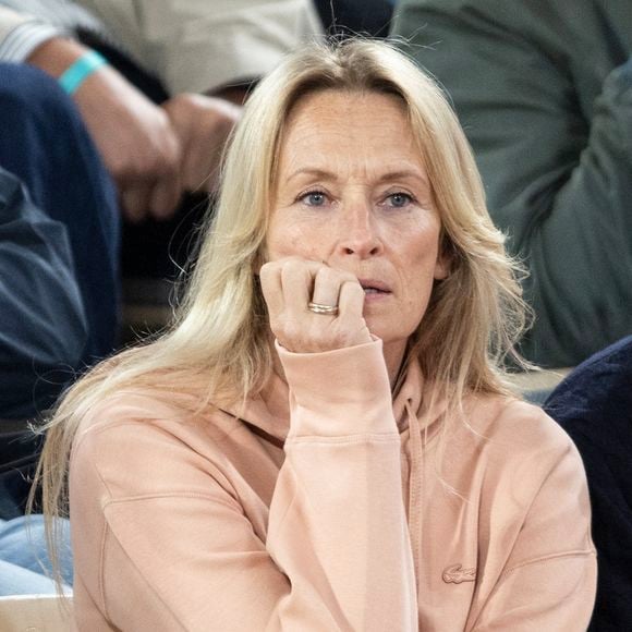 Et cuisine un bon plat réconfortant : un hachis parmentier végétarien à base de patates douces.

Estelle Lefébure dans les tribunes lors des Internationaux de France de Tennis de Roland Garros 2025, à Paris, France, le 5 juin 2025. © Jacovides-Moreau/Bestimage