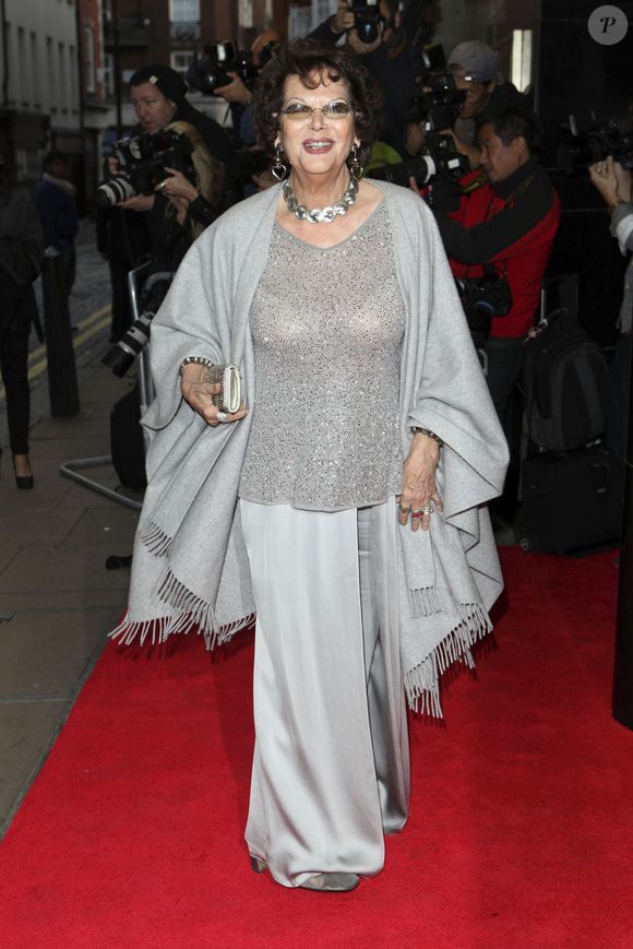 Claudia Cardinale - Première du film "Effie Gray" à Londres le 5 octobre 2014. (Action Press / Bestimage).