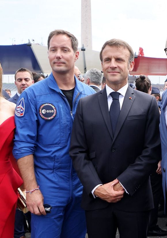 Thomas Pesquet et le Président de la République Emmanuel Macron lors d'un bain de foule après la cérémonie du 143ème défilé militaire du 14 juillet, jour de la Fête Nationale, sur les Champs-Elysées et la place de la Concorde, à Paris, France, le 14 juillet 2023. © Dominique Jacovides/Bestimage