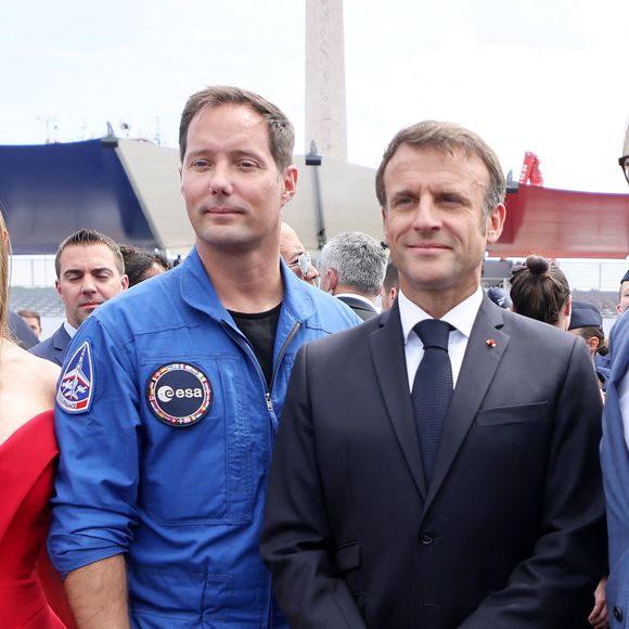 Thomas Pesquet et le Président de la République Emmanuel Macron lors d'un bain de foule après la cérémonie du 143ème défilé militaire du 14 juillet, jour de la Fête Nationale, sur les Champs-Elysées et la place de la Concorde, à Paris, France, le 14 juillet 2023. © Dominique Jacovides/Bestimage