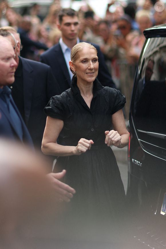 Céline Dion à la sortie de l'hôtel Royal Monceau à Paris avant l'ouverture des Jeux Olympiques (JO) de Paris 2024, à Paris, France, le 24 juillet 2024. (Agence/Bestimage).