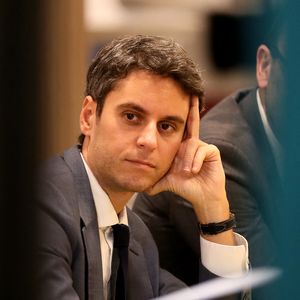 Ce dernier a depuis changé son mode de vie et a tiré un trait sur son "péché mignon".

Gabriel Attal, ancien premier ministre, rencontre les équipes de l'entreprise Valorem (Pionnier de l’éolien terrestre en France) à Bègles le 13 février 2025.

© Patrick Bernard / Bestimage