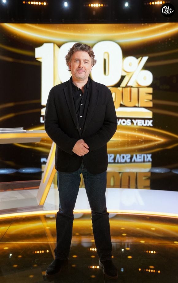 Alex Vizorek lors de l'enregistrement de l'émission "100% Logique", présentée par Cyril Féraud et diffusée le 24 octobre sur France 2, à Paris, France, le 23 février 2026. © Anne-Sophie Guebey/Bestimage