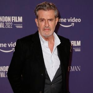 Rupert Everett a révélé qu'il a été viré d'"Emily in Paris"

Rupert Everett à la première Européenne du film de "My Policeman" lors du 66ème BFI London Film Festival au Royal Festival Hall à Londres, Royaume Uni, le 15 octobre 2022.
Crédit : Backgrid UK/ Bestimage