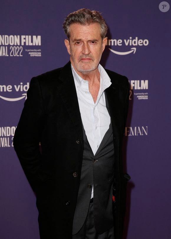 Rupert Everett a révélé qu'il a été viré d'"Emily in Paris"

Rupert Everett à la première Européenne du film de "My Policeman" lors du 66ème BFI London Film Festival au Royal Festival Hall à Londres, Royaume Uni, le 15 octobre 2022.
Crédit : Backgrid UK/ Bestimage