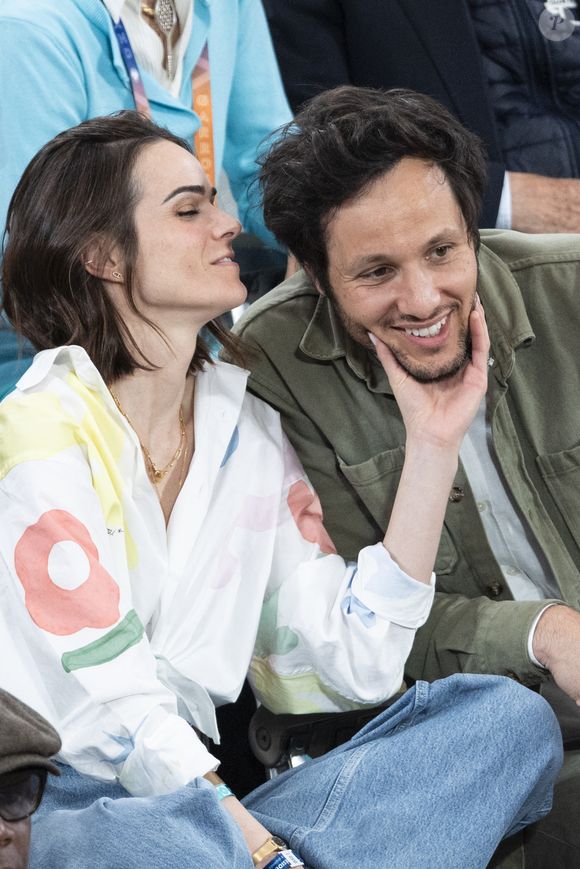 Le chanteur Vianney et sa femme Catherine Robert en tribunes lors des Internationaux de France de Tennis de Roland Garros 2025, à Paris, France, le 6 juin 2025. © Jacovides-Moreau/Bestimage