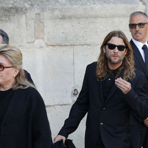 De Catherine Deneuve à Brigitte Macron, en passant par Michel Drucker, les plus grandes personnalités étaient présentes pour saluer la mémoire d'une femme d'une élégance et d'un talent rares.

Catherine Deneuve - Obsèques de Nathalie Baye en l'église Saint-Sulpice à Paris le 23 avril 2026. 

© Dominique Jacovides - Coadic Guirec / Bestimage