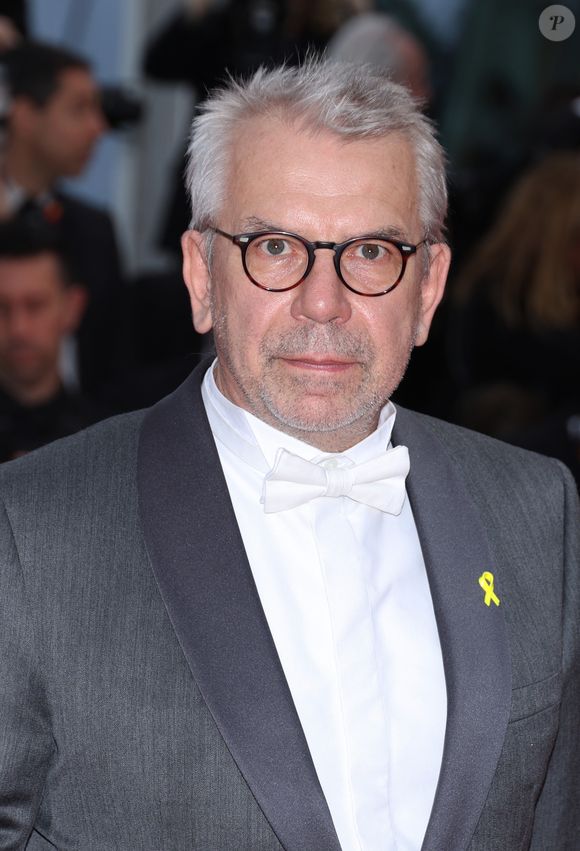 En effet, Philippe Torreton a révélé qu'il prenait toujours le RER pour aller à Paris

Philippe Torreton - Montée des marches du film « Le deuxième acte » pour la cérémonie d’ouverture du 77ème Festival International du Film de Cannes, au Palais des Festivals à Cannes. Le 14 mai 2024
Crédit : Agence / Bestimage