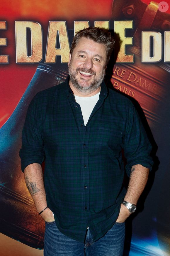 Bruno Guillon - Personnalités à la représentation de la comédie musicale "Notre Dame de Paris" à l'occasion des 25 ans, au Palais des Congrès à Paris. Le 23 novembre 2023
© Christophe Clovis / Bestimage
