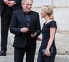 Parmi les nombreuses personnalités présentes : Michel Drucker, Brigitte Macron, Laurent Baffie, Florent Pagny ou encore Léa Salamé, tous venus saluer un pionnier du PAF.
Michel Drucker, Audrey Crespo-Mara - Sorties des obsèques de Thierry Ardisson en l’église Saint-Roch de Paris, France, le 17 juillet 2025. © Clovis-Jacovides/Bestimage
