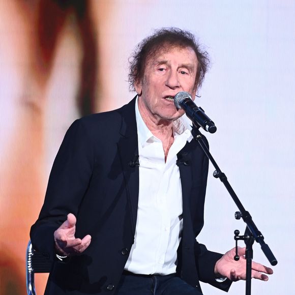 Alain Souchon lors de l'enregistrement de l'émission "Famille je vous aime" présentée par M.Drucker et qui sera diffusée le 29 décembre sur France 3, au studio Rive gauche, à Paris, France, le 2 décembre 2025. © Gaffiot-Perusseau/Bestimage