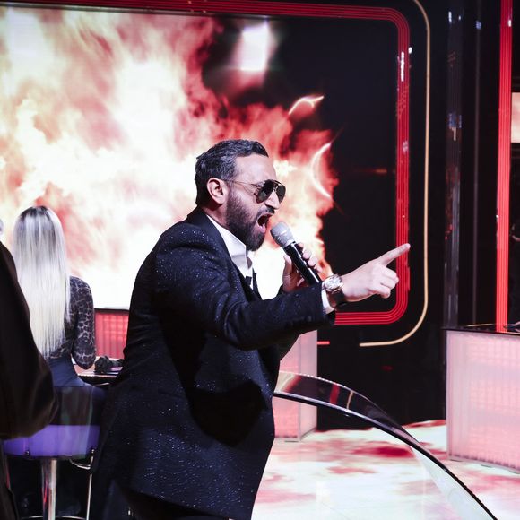 Exclusif - Cyril Hanouna, sur le plateau de l’émission « TPMP » La dernière sur C8,  présentée par C.Hanouna et diffusée en direct sur C8, Paris, France, le 27 fevrier 2025. © Jack Tribeca / Bestimage