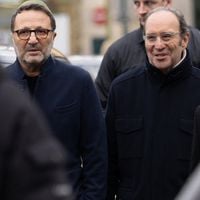 Recueillement à Bagneux pour un grand nom de la télévision, Arthur et Xavier Niel présents