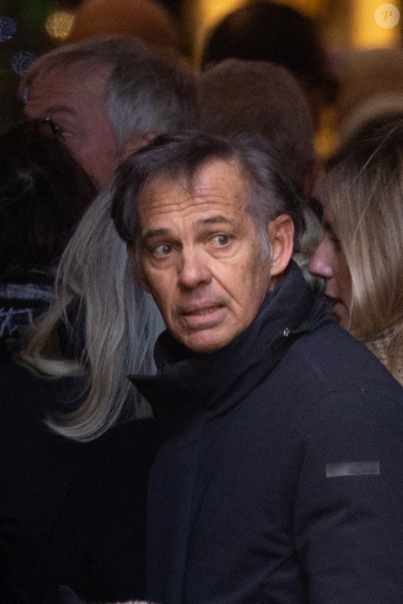 Paul Belmondo - Arrivées aux obsèques de Brigitte Bardot en l'église Paroissiale Notre-Dame-de-l'Assomption de Saint-Tropez, France, le 7 janvier 2026.  Brigitte Bardot, figure emblématique du cinéma français et icône internationale, est décédée le 28 décembre 2025 à l'âge de 91 ans dans sa mythique propriété de La Madrague, à Saint-Tropez (France). Révélée au monde entier par son rôle dans "Et Dieu... créa la femme", elle avait contribué à faire de Saint-Tropez un lieu mondialement connu. L'actrice sera inhumée le 7 janvier 2026 au cimetière marin de Saint-Tropez, aux côtés de son père Louis Bardot (1896-1975) et de sa mère Anne-Marie Mucel (1912-1978). Une cérémonie religieuse se tiendra auparavant dans l'église de Saint-Tropez, où proches, personnalités et anonymes pourront lui rendre un dernier hommage. © Jacovides-Moreau/Bestimage