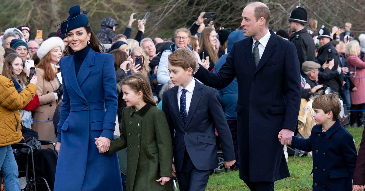 Kate Et William Clipsent Meghan Et Harry Ils D Voilent Leur Tour Leur Carte De V Ux Pleine