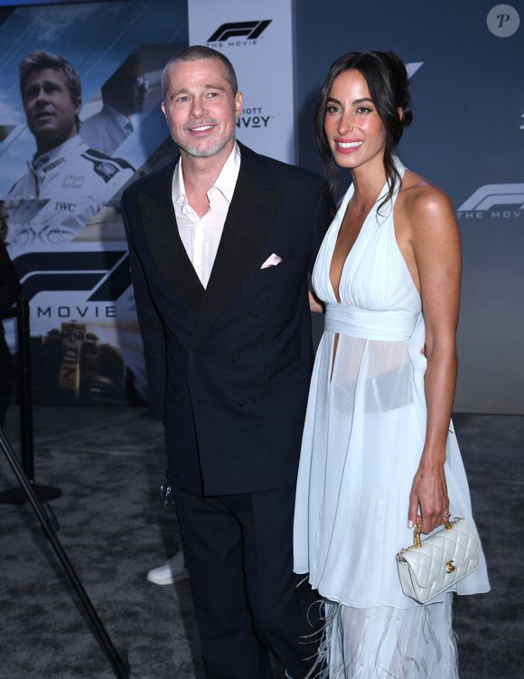 Brad Pitt et Ines de Ramon assistent à la première mondiale du film Apple Original Films 'F1 : The Movie' à Times Square à New York.  Le 16 juin 2025. © Photo Image Press via ZUMA Press Wire)