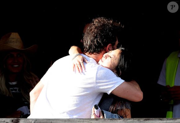 D’après "Closer", Frédéric Suant s’entend déjà très bien avec elle

Exclusif - Laeticia Hallyday accompagnée de son compagnon Frédéric Suant et de sa fille Joy sont allés accueillir Jade à l'aéroport de Saint-Barthélemy-Rémy-de-Haenen où tout le monde se retrouve pour le 50ème anniversaire de Laeticia, à Saint-Jean, Saint-Barthélémy, Antilles françaises, France, le 15 mars 2025.