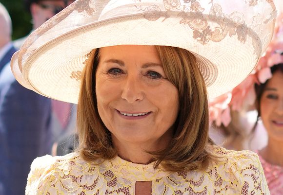 Carole Middleton et sa belle-fille A.Middleton (Thevenet) assistent aux courses hippiques Royal Ascot, le 18 juin 2025. Crédit photo : Julien Burton / Bestimage