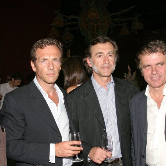 Les acteurs français François Cluzet, Stéphane Freiss, Christophe Malavoy et le journaliste français Claude Serillon assistent à la 'E. Leclerc Wine party' au club 'Mandala Ray' à Paris-France le 12 septembre 2006. Photo par Benoit Pinguet/ABACAPRESS.COM