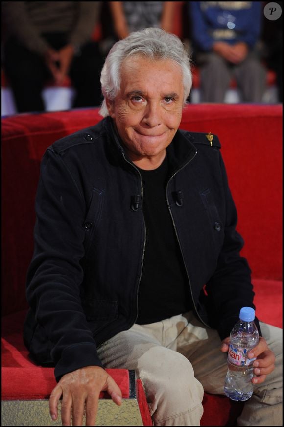 Le chanteur a décidé de s'installer dans le var dans un domaine qui a de quoi faire rêver ! 

Michel Sardou - Vivement dimanche, le 12 septembre 2010 ©Guillaume Gaffiot/Bestimage