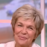 Des années après, elle n'en revient toujours pas... Véronique Jannot (Camping paradis) évoque cet ex-compagnon qui l'a traitée comme une vraie princesse