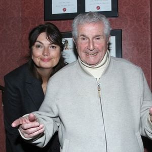 Exclusif - Claude Lelouch et sa femme Valérie Perrin à la première soirée de la Pièce "En thérapie" au Théâtre Antoine à Paris, le 17 Janvier 2026.

Photo : Bertrand Rindoff / Bestimage