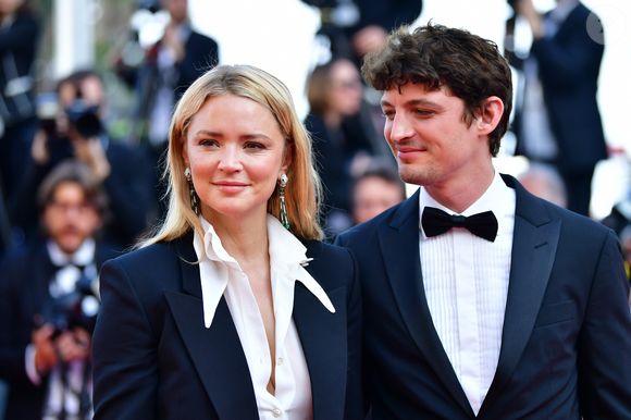 Virginie Efira et son compagnon Niels Schneider lors de la montée des marches de la cérémonie de clôture du 72ème Festival International du Film de Cannes, le 25 mai 2019.
© Rachid Bellak/Bestimage