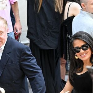 Salma Hayek et son mari François-Henri Pinault - Arrivées et Sorties du défilé Balenciaga Collection Haute Couture Automne/Hiver 2025-2026 lors de la Fashion Week de Paris (PFW), à Paris, France, le 9 juillet 2025. © Yehiel Chekroune/bestimage